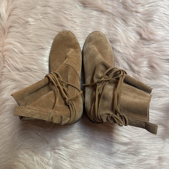 Toms Tan Lace Up Boots - Picture 6 of 10